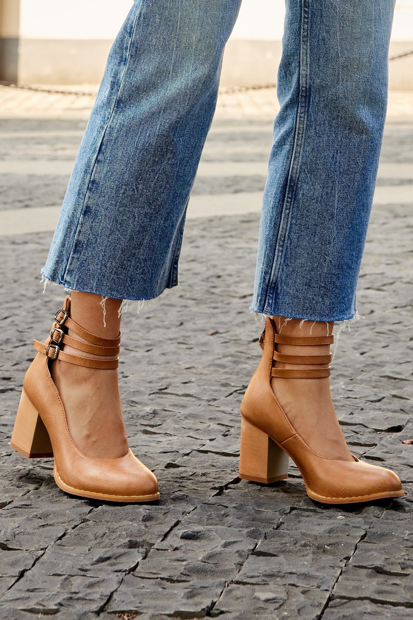 Casilda | Smooth sandals with ankle strap and chunky heel